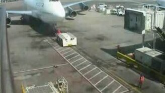 Самолёт покатился - смотреть видео (0:37)