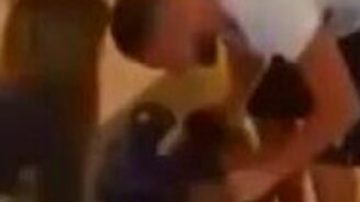 Пёс приветствует хозяина в аэропорту - смотреть видео (0:52)