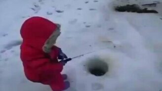 Совсем юная рыбачка - смотреть видео (1:13)