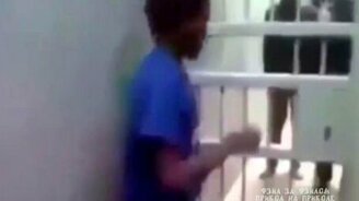 Человек сбегает из тюрьмы - смотреть видео (0:30)