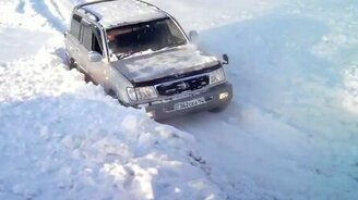 Взрыв Лэнд Крузера - смотреть видео (0:24)