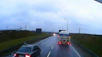 Очень опасная ситуация на дороге - смотреть видео (0:27)