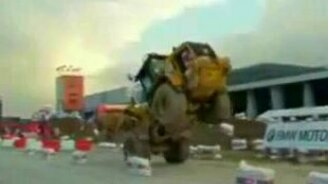 Равновесие на экскаваторе - смотреть видео (1:12)