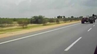 Индийский грузовик - смотреть видео (0:14)