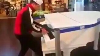 Случайная импровизация на рояле - смотреть видео (2:11)