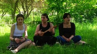 Поют голосистые грузинки - смотреть видео (2:25)