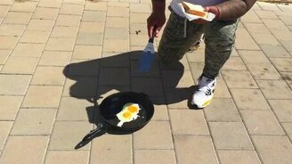 Жарка яичницы на солнце - смотреть видео (2:34)