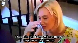 Блондинка и стеклянная дверь - смотреть видео (0:58)