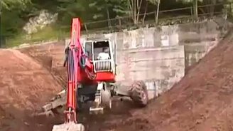 Экскаватор - акробат - смотреть видео (3:47)