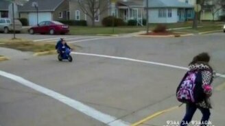 Подъехал к школьному двору - смотреть видео (0:26)