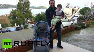 Поймал коляску у обрыва - смотреть видео (0:42)