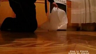 Чёрно-белый любитель пакетов - смотреть видео (0:39)