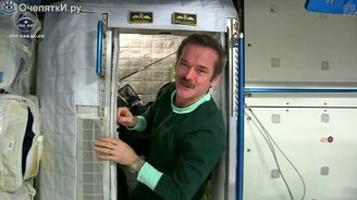 Как спят в невесомости? - смотреть видео (2:43)