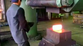 Настоящая мужская работа в России: кузнецы - смотреть видео (6:44)