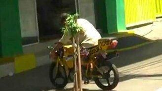 Смешной мотовелосипед - смотреть видео (0:31)