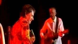 Балалайка против гитары - смотреть видео (2:35)