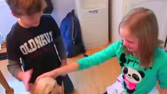 Девочке дарят щенка - смотреть видео (2:25)