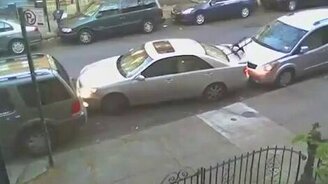 Запарковал машину в тесноте - смотреть видео (0:32)