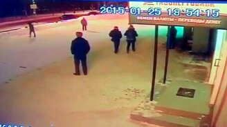 Зверский вор у банка - смотреть видео (3:20)