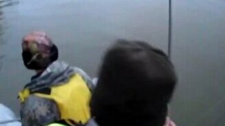 Сачок на рыбалке крепкий нужен! - смотреть видео (2:15)