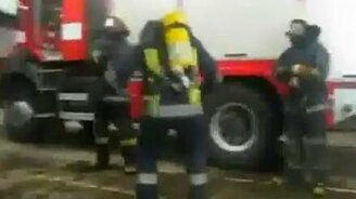 Пожарники развлекаются - смотреть видео (2:05)