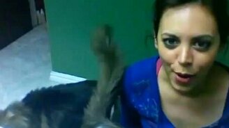 Подзывает к себе кошек - смотреть видео (1:24)