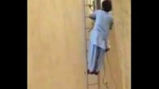 Починка кондиционера на высоте - смотреть видео (0:50)