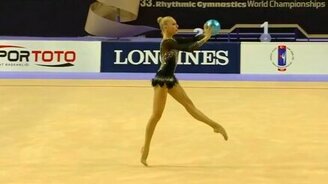 Искусная гимнастка с мячом - смотреть видео (2:40)