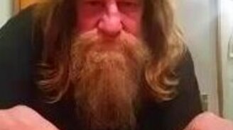 Опасная игра с мышеловкой - смотреть видео (0:44)