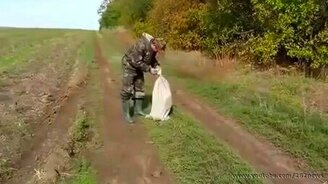 Охотники спасают собаку - смотреть видео (1:30)