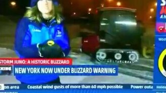 Дрифт на снегоуборщике в кадре - смотреть видео (0:25)