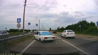 Трудности униженного автомобиля - смотреть видео (0:13)