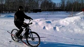 Лыжник на велосипеде - смотреть видео (0:14)