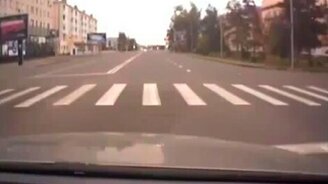 Крутое везение на дороге - смотреть видео (0:38)