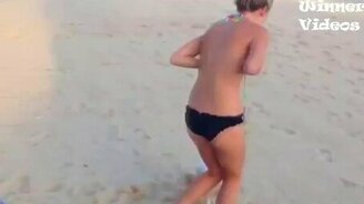 Курьёзы при участии девушек - смотреть видео (1:43)