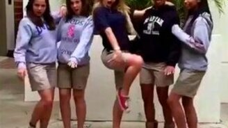 Как фотографируются парни и девушки - смотреть видео (0:07)