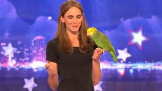 Дрессированный попугай на шоу талантов - смотреть видео (1:59)