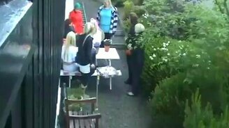 Блондинки против фейерверка - смотреть видео (0:24)