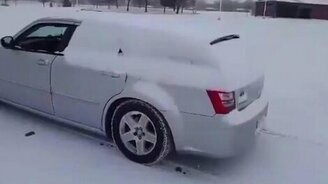 Как неправильно чистить автомобиль от снега - смотреть видео (0:44)