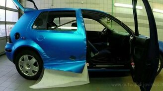 Оклеивание автомобиля плёнкой - смотреть видео (1:57)