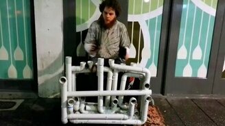 Ритмичная игра на водопроводных трубах - смотреть видео (4:09)