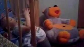 Карапуз-акробат - смотреть видео (1:03)