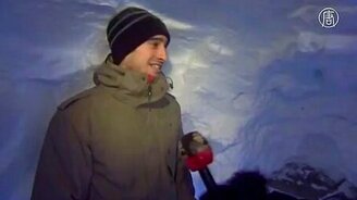 Вырыл огромный туннель, чтобы добраться до машины - смотреть видео (1:01)