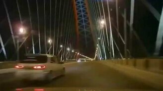 Капот в качестве ограничителя скорости - смотреть видео (0:28)