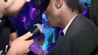 Берёт интервью, не зная английского - смотреть видео (0:29)