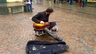 Оригинальная виртуозная игра на гитаре - смотреть видео (10:01)