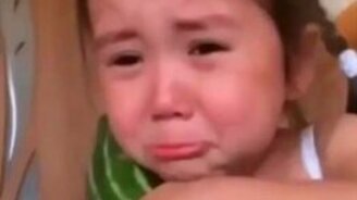 Девочка подружилась с кабачком - смотреть видео (0:19)