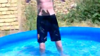 Балдёж в бассейне - смотреть видео (0:18)