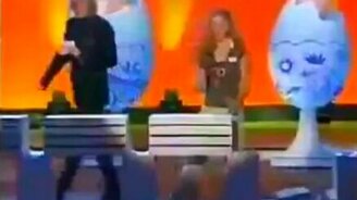 Ловкий фокус с яйцом в руке - смотреть видео (2:02)