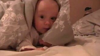 Малышка не хочет спать - смотреть видео (2:26)